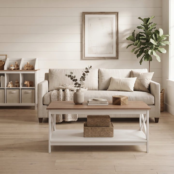 Mesa centro rectangular blanca con cubierta marrón de estilo farmhouse